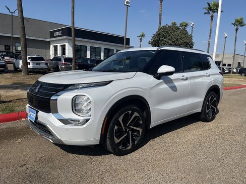 Used 2023 Mitsubishi Outlander SEL image 3