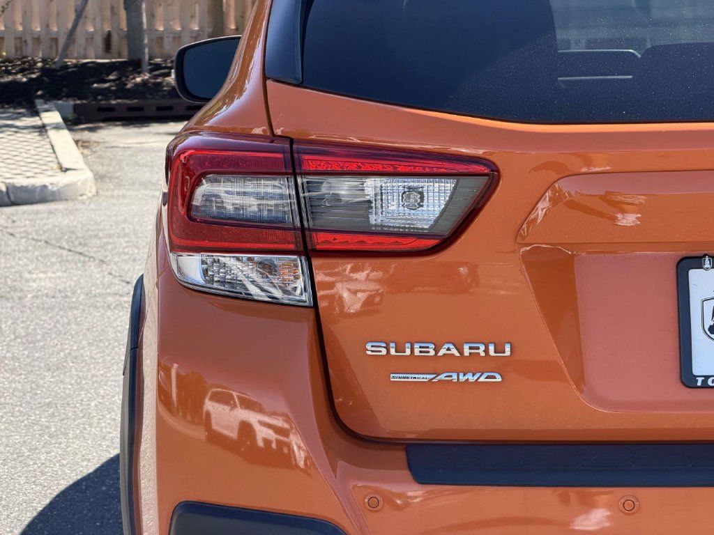 Used 2020 Subaru Crosstrek 2.0i Limited w/ Moonroof Package w/Navigation AWD/4WD image 12