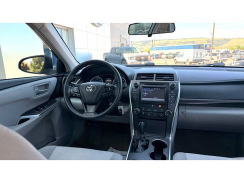 Used 2017 Toyota Camry LE FWD image 14