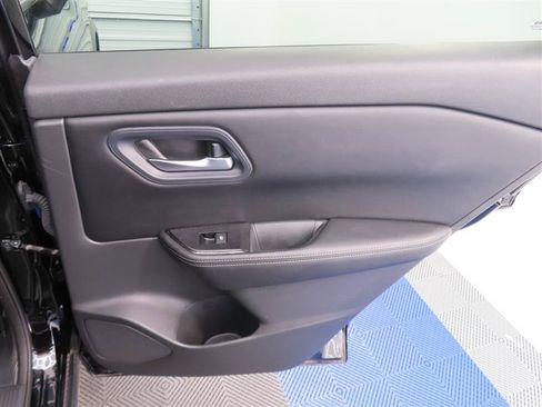 Used 2024 Nissan Rogue SV FWD image 32