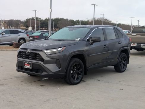 Used 2024 Toyota RAV4 LE image 10