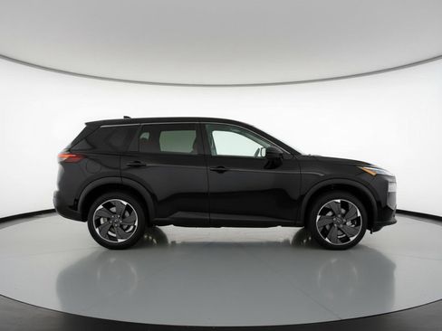 Used 2025 Nissan Rogue SV FWD image 11