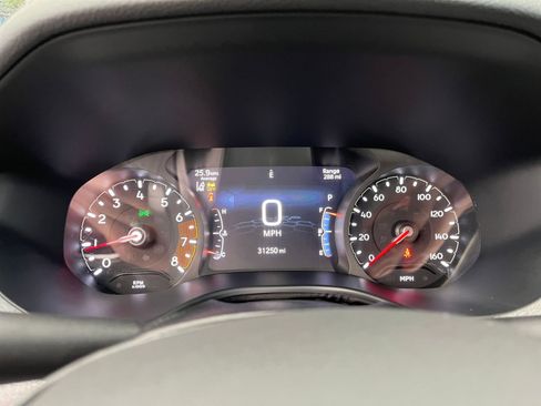 Used 2025 Jeep Compass Latitude image 40