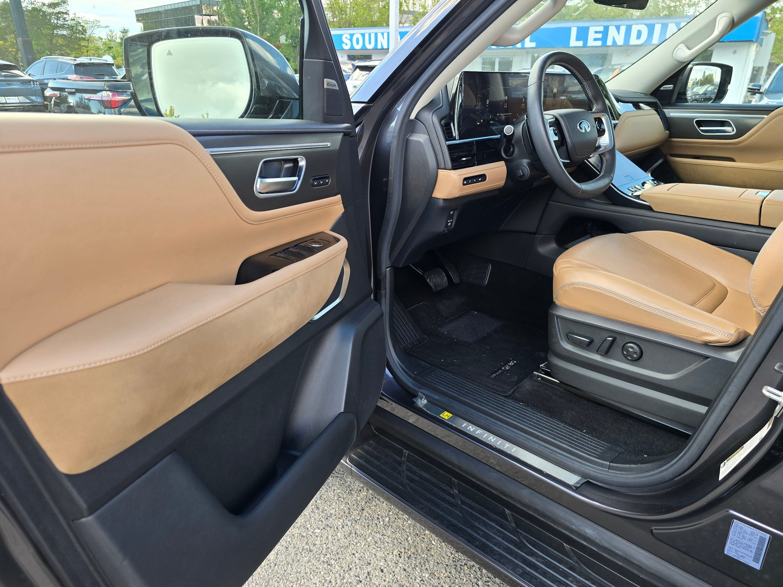 Used 2025 INFINITI QX80 Luxe AWD/4WD image 14