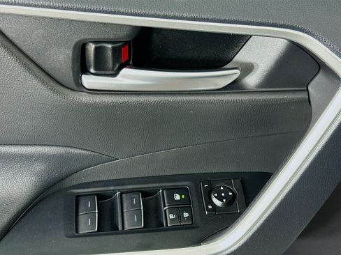 Used 2025 Toyota RAV4 XLE FWD image 22