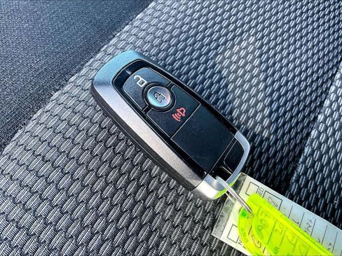 Used 2016 Ford Explorer XLT FWD image 11