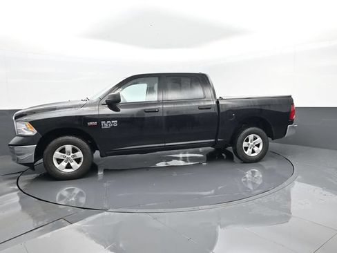 Used 2022 RAM 1500 4x4 Crew Cab Classic w/ Chrome Appearance Group image 5
