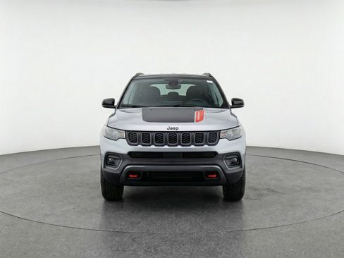 Used 2025 Jeep Compass Trailhawk image 2