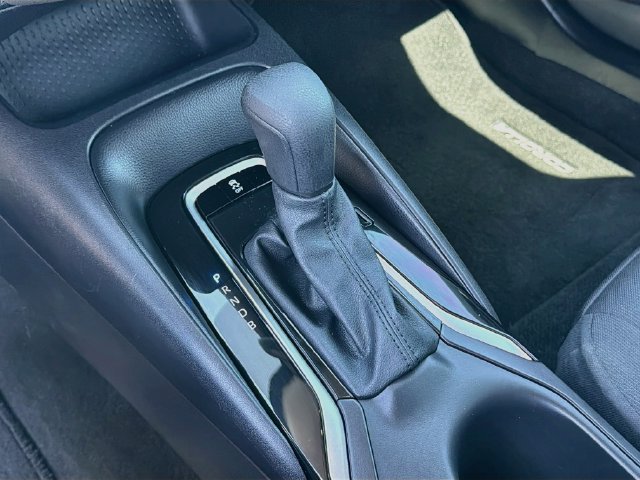 Used 2025 Toyota Corolla LE FWD image 17