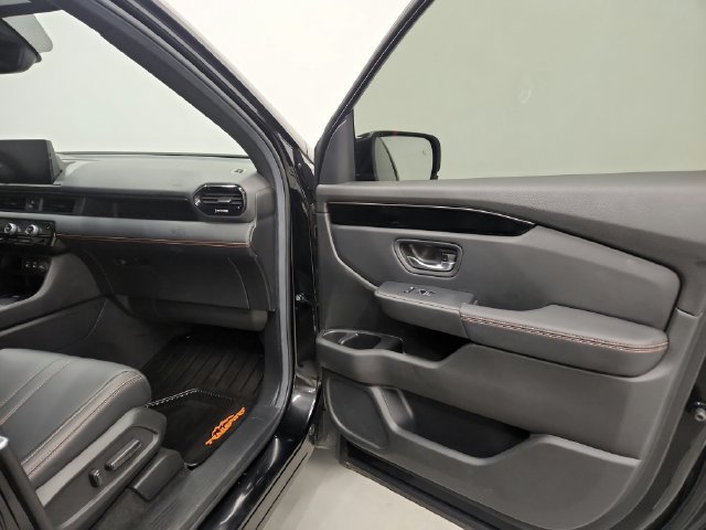 Used 2025 Honda Pilot TrailSport image 22