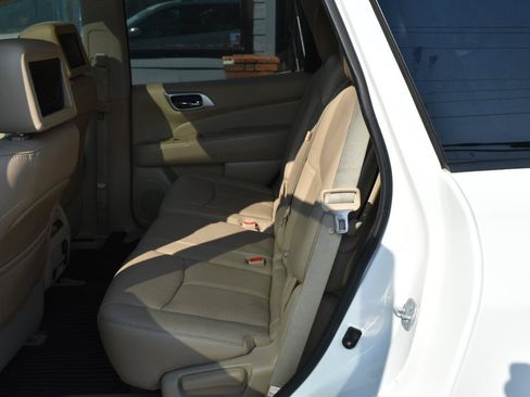 Used 2014 Nissan Pathfinder Platinum w/ Platinum Premium Package AWD/4WD image 18
