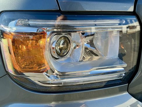 Used 2020 GMC Canyon SLE w/ Elevation Edition image 8