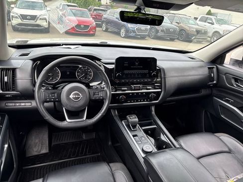 Used 2023 Nissan Pathfinder SL w/ Lighting Package (N92) AWD/4WD image 11