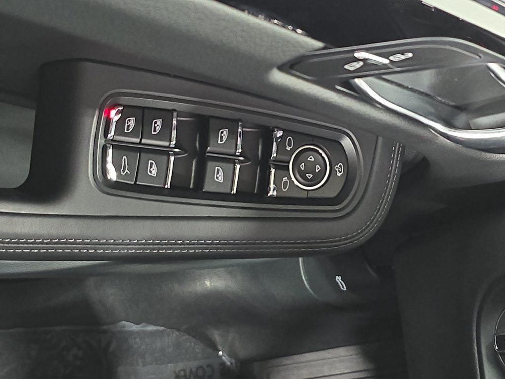 Certified 2026 Porsche Macan AWD/4WD image 21