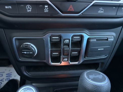 Used 2021 Jeep Wrangler Unlimited Sahara image 72