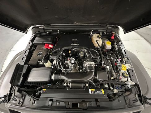 Used 2021 Jeep Wrangler Unlimited Sahara AWD/4WD image 21