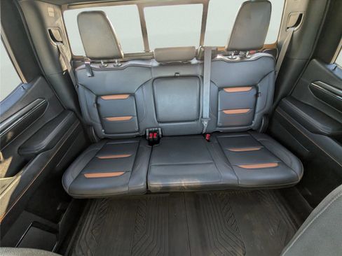 Used 2023 GMC Sierra 1500 AT4 w/ AT4 Premium Package AWD/4WD image 32