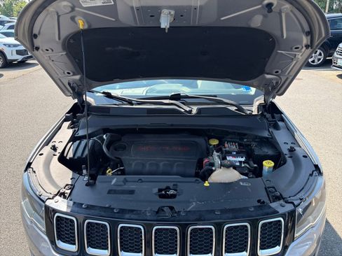 Used 2018 Jeep Compass Latitude w/ Cold Weather Group AWD/4WD image 16