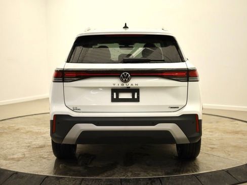 New 2026 Volkswagen Tiguan SE AWD/4WD image 4