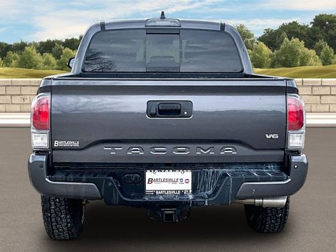 Used 2021 Toyota Tacoma TRD Off-Road w/ TRD Premium Off Road Package image 4