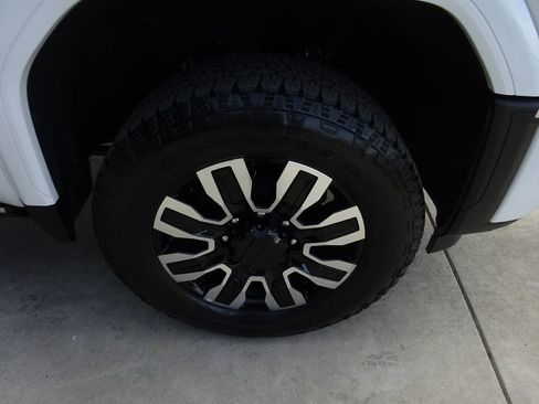 Certified 2024 GMC Sierra 2500 Denali Ultimate image 16