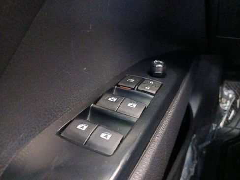 Used 2020 Toyota Camry SE FWD image 18