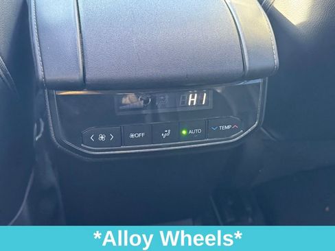 Used 2021 Toyota Highlander XLE image 20