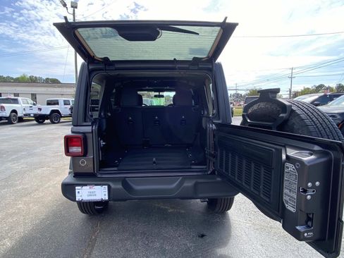 Used 2024 Jeep Wrangler Unlimited Sport AWD/4WD image 5