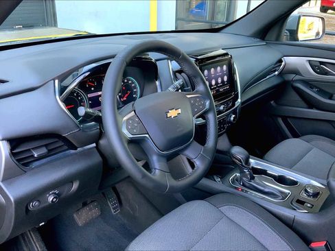 Used 2023 Chevrolet Traverse LT image 17