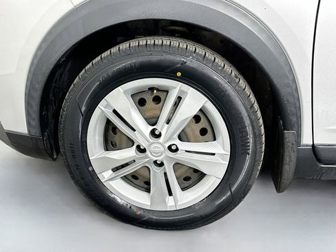 Used 2020 Nissan Kicks S image 29