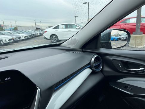 Used 2025 Chevrolet Trax LT image 35