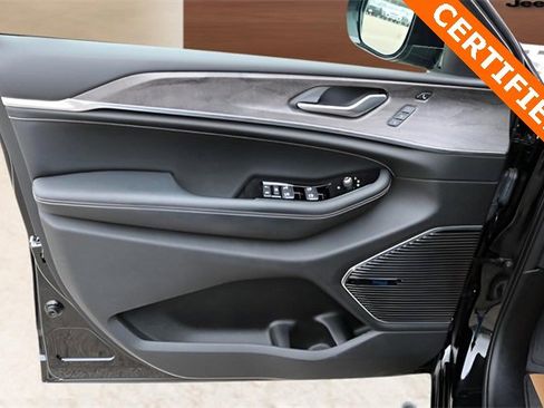 Used 2022 Jeep Grand Cherokee Overland w/ Adv Protech Group III image 10