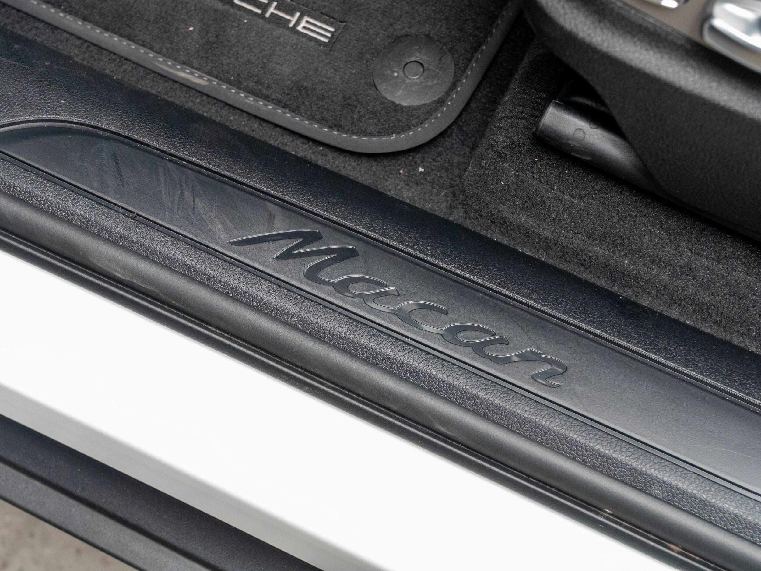 Certified 2026 Porsche Macan AWD/4WD image 25