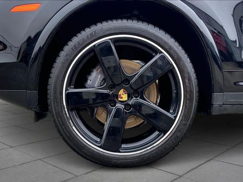 Used 2018 Porsche Cayenne Platinum Edition image 9