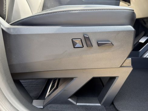 Used 2025 Tesla Cybertruck AWD Crew Cab image 61