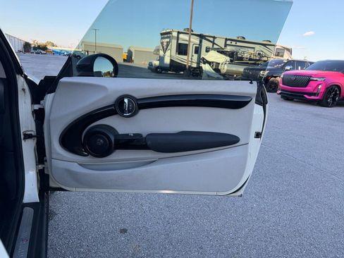 Used 2017 MINI Cooper S image 23