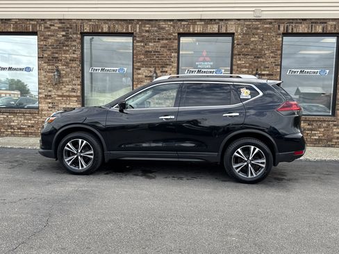 Used 2019 Nissan Rogue SV w/ Premium Package AWD/4WD image 2