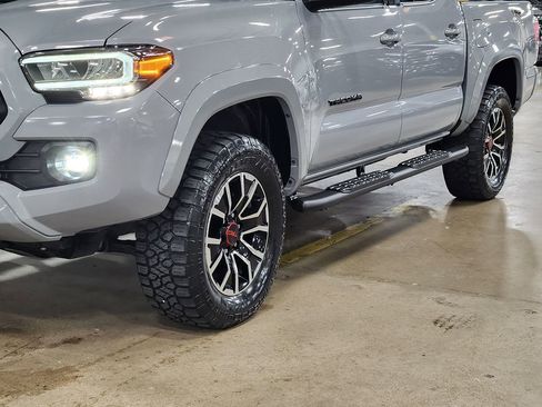 Used 2021 Toyota Tacoma TRD Sport w/ Technology Package RWD image 13