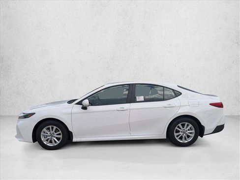 Used 2025 Toyota Camry LE FWD image 5