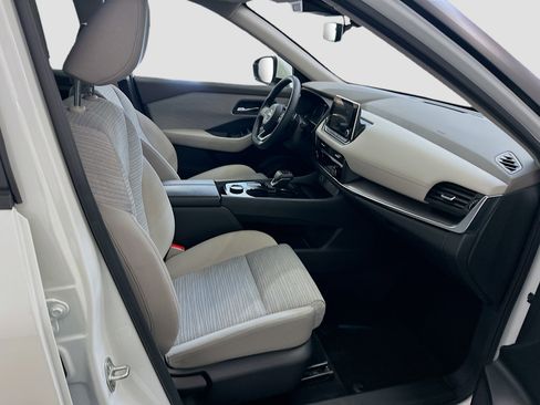 Used 2023 Nissan Rogue SV image 31