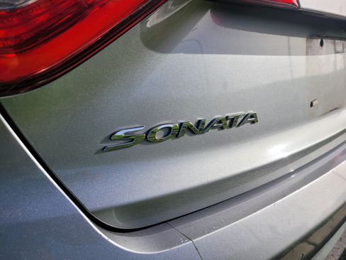 Used 2015 Hyundai Sonata Limited w/ Option Group 06 FWD image 7