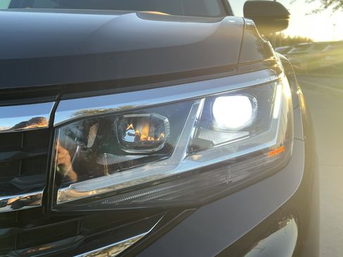 Used 2023 Volkswagen Atlas SE w/ Black Wheel Package image 6