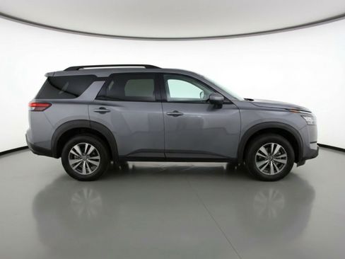 Used 2025 Nissan Pathfinder SV image 11