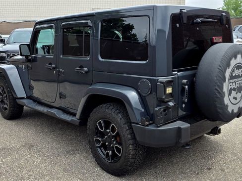 Used 2017 Jeep Wrangler Unlimited Sahara AWD/4WD image 5