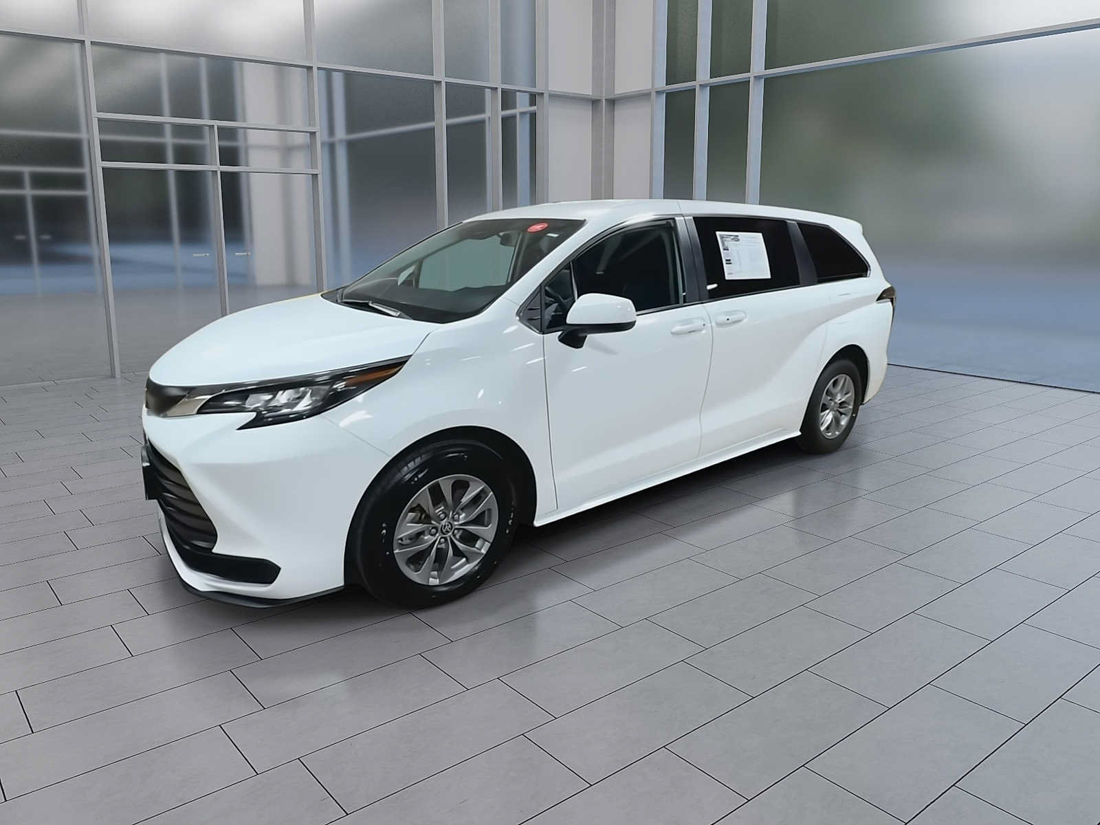 Certified 2022 Toyota Sienna LE FWD image 4