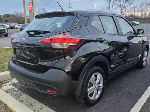 Used 2019 Nissan Kicks S image 2