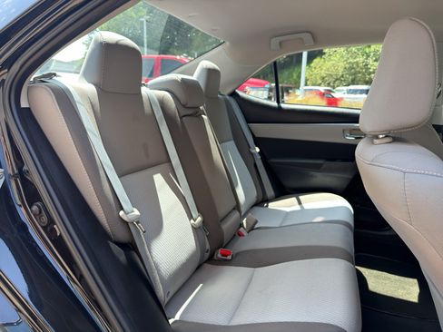 Used 2018 Toyota Corolla LE FWD image 18