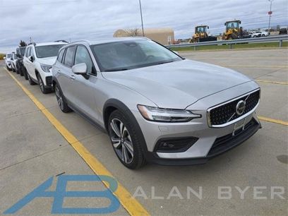 Used 2025 Volvo V60 B5 Cross Country Plus
