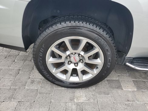 Used 2020 GMC Yukon Denali image 7