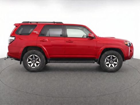 Used 2022 Toyota 4Runner TRD Off-Road AWD/4WD image 2